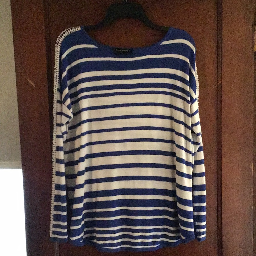 White and blue lace top sleeve long sleeve